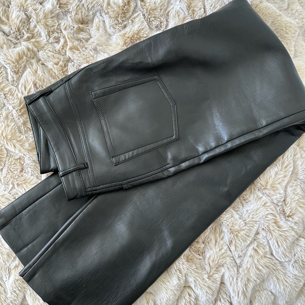 Aritzia Wilfred Size 8 faux leather pants Melina Pant
